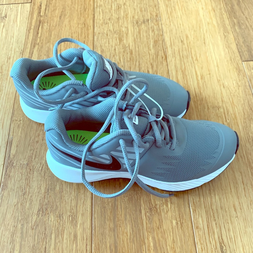 NWOT Nike sneaks